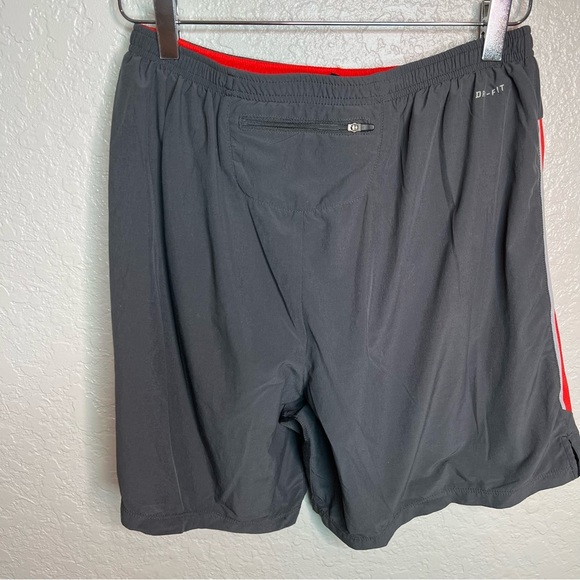 Nike Men’s Dri-Fit Shorts Gray and Red - Picture 5 of 9